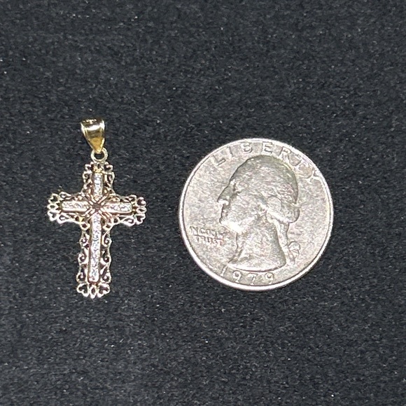 10k solid Gold Cross Pendant - Picture 6 of 7
